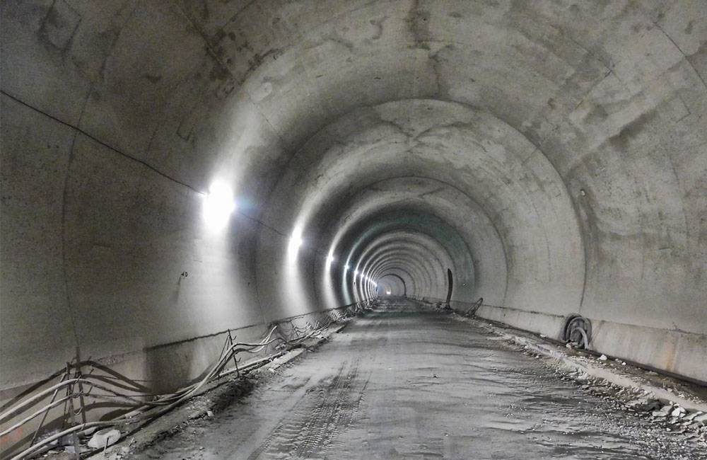 Foto: Na tuneli Višňové zostáva 321 metrov do prerazenia prvej rúry, v druhej o 30 metrov viac