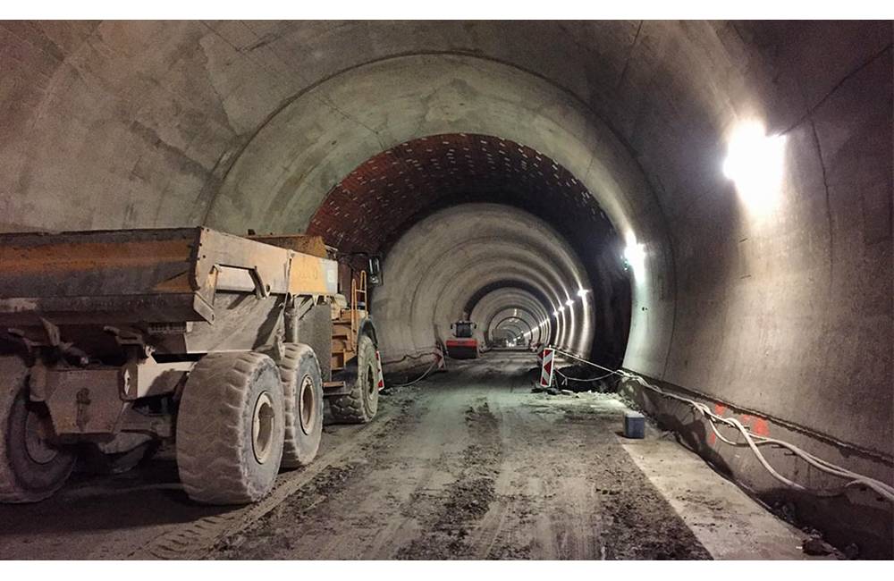 Foto: Tunel Višňové sa blíži k prerazeniu, v južnej tunelovej rúre zostáva približne 187 metrov