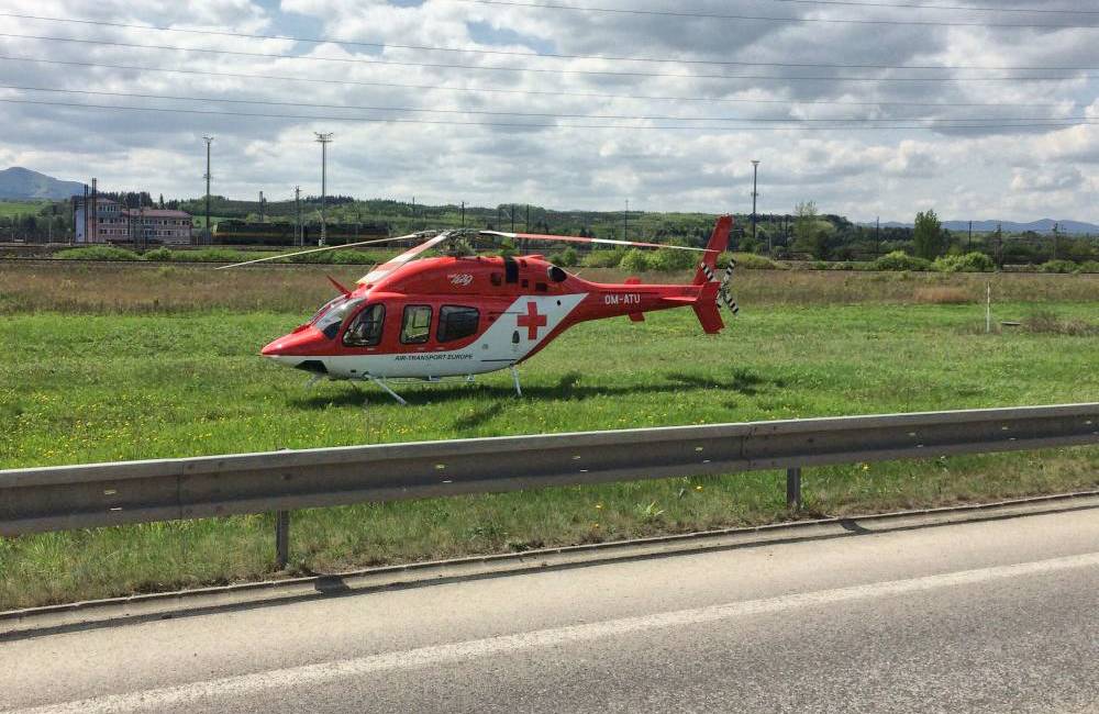Žilinskí leteckí záchranári leteli na pomoc 26-ročnému mužovi, ktorý spadol zo strechy