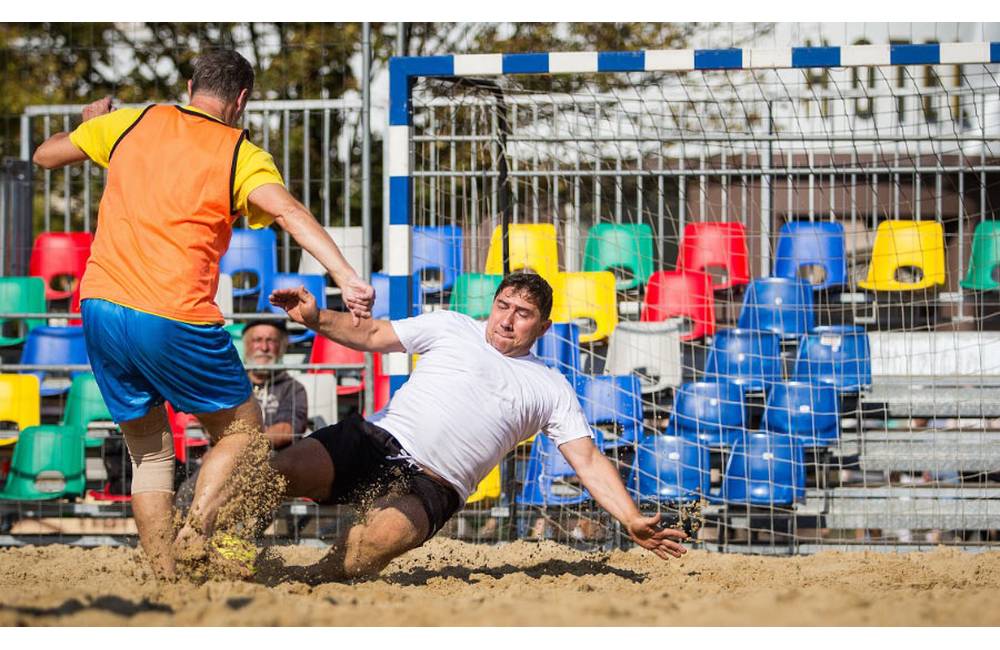 Tradičnú futbalovú bitku na piesku v Žiline tento rok ovládli Južania