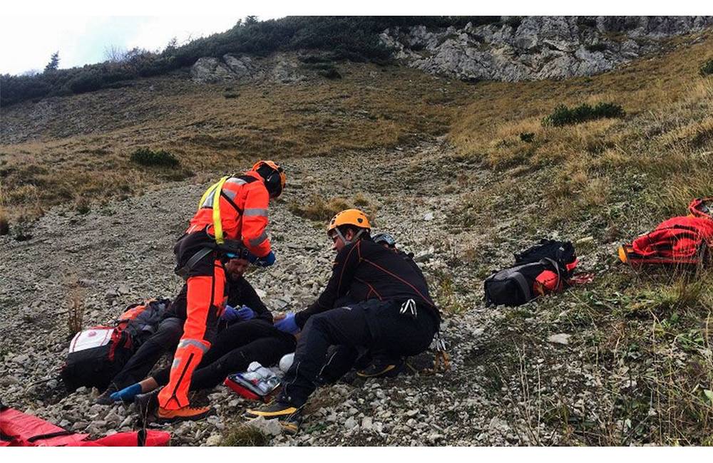 Leteckí a horskí záchranári zasahovali v Malej Fatre, 18-ročný chlapec spadol pod Veľkým Rozsutcom