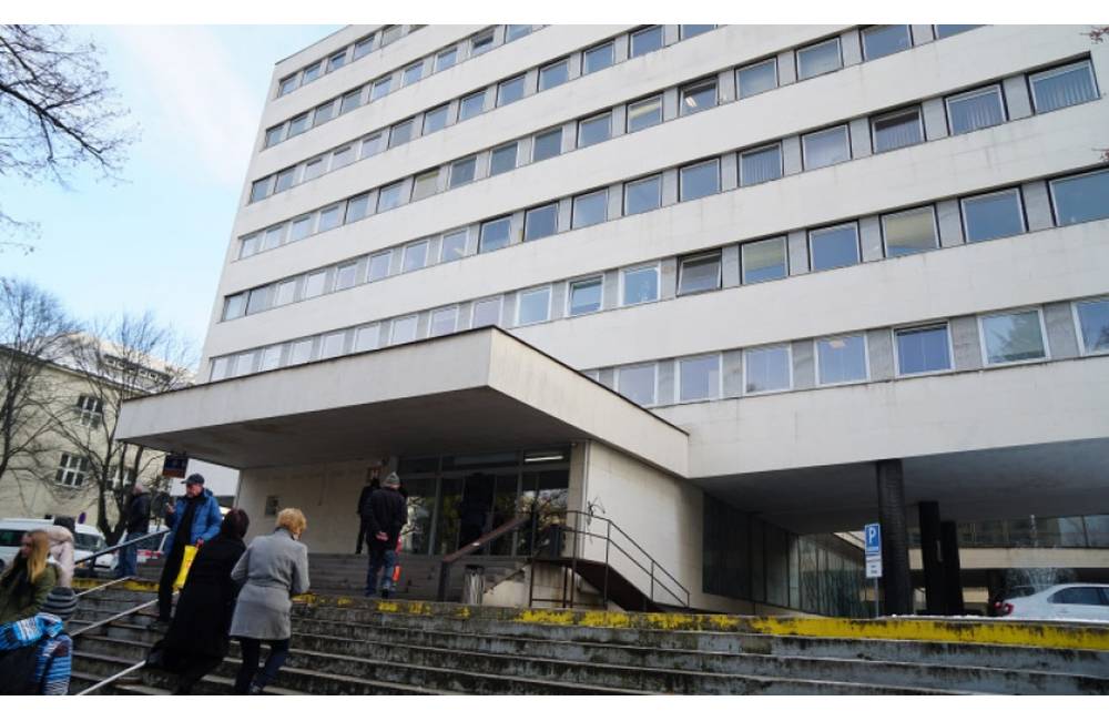 Pád pacientky v nemocnici v Žiline preveruje disciplinárna komisia, ochrnutie nie je nezvratné