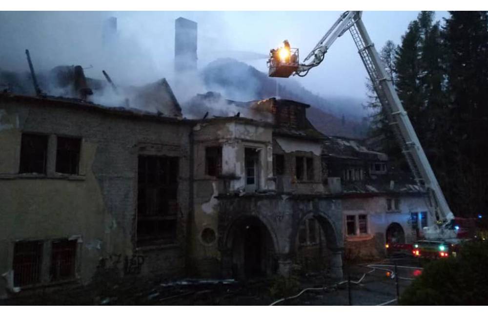 Majitelia vyhoreného zámku Kunerad: Snažíme sa objekt naďalej odpredať, požiar mohol byť úmyselný