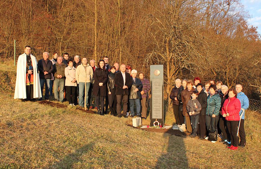 Pamiatku vojakov z prvej svetovej vojny si uctili aj v obci Lalinok, odhalili tam nový pamätník