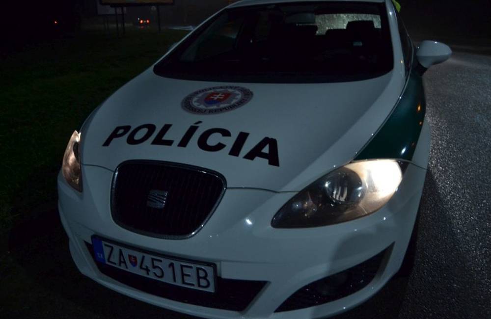 Žilinskí policajti zadržali dvoch podvodníkov, ktorí okrádali dôchodcov po celom Slovensku