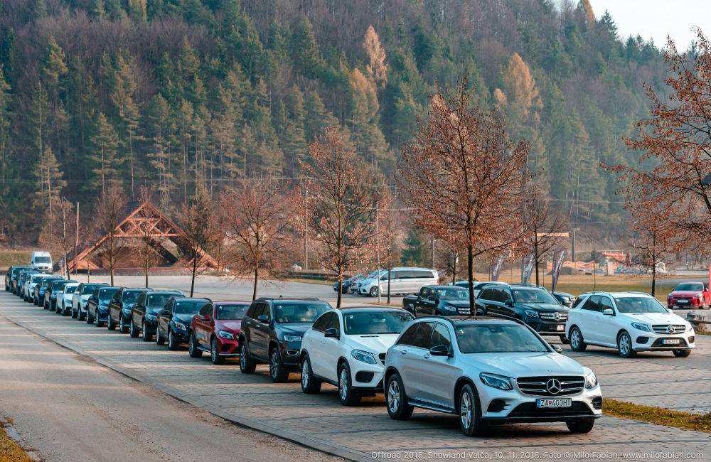 FOTO: Valčiansku dolinu obsadili nablýskané autá značiek Mercedes-Benz, Jeep, a Kia