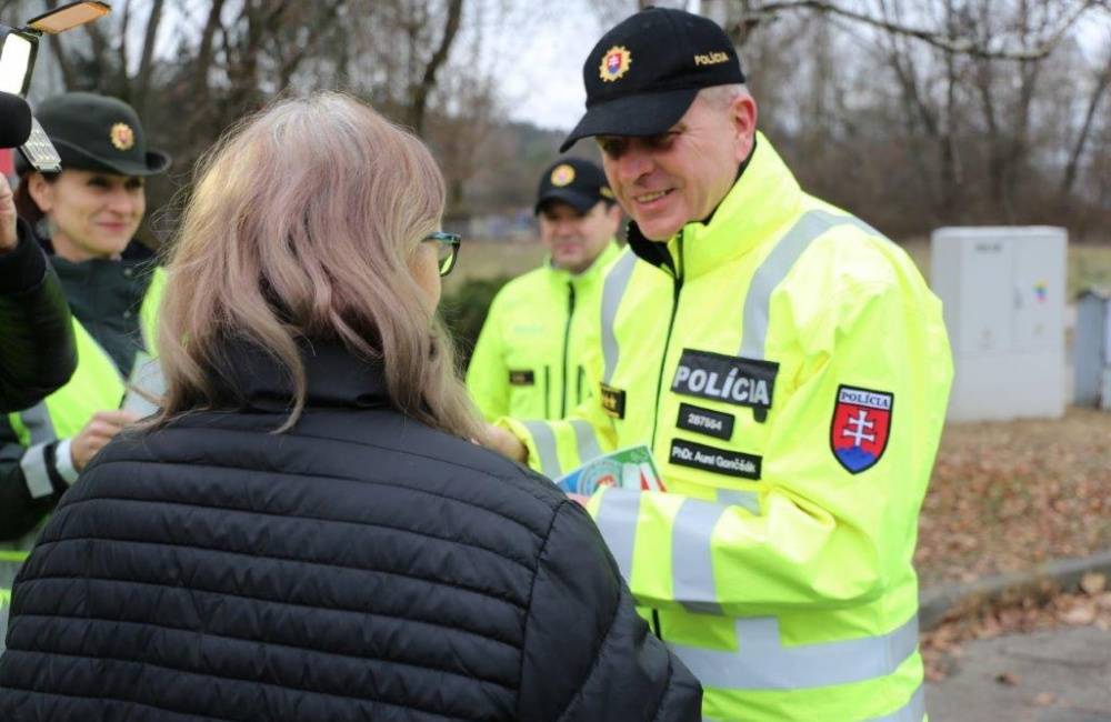 Krajský riaditeľ polície v Žiline rozdával slušným vodičom žolíka, využiť ho môžu do konca roka