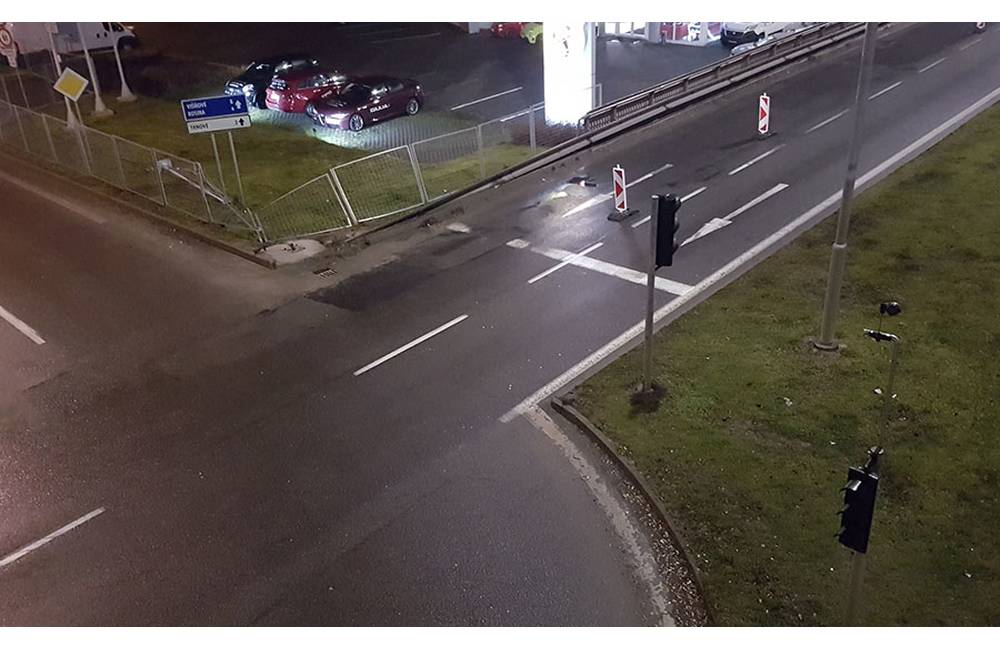 Semafor na križovatke ulíc Košická a Pri celulózke je nefunkčný, opraviť by ho mali do konca týždňa