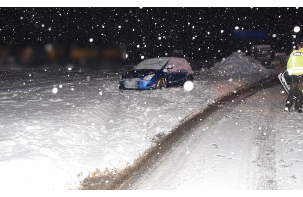 39-ročný Ján v Žiline s autom zapadol v snehu, po príchode polície nafúkal 1,5 promile