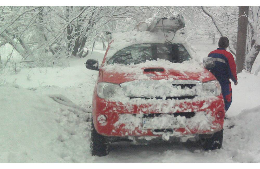 Foto: AKTUÁLNE: V regiónoch Kysuce a Orava dochádza kvôli ťažkému snehu k rozsiahlym výpadkom elektriny