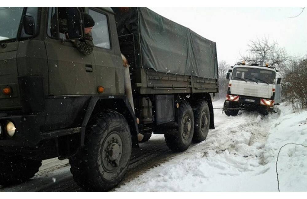 Pri odstraňovaní následkov snehovej kalamity na severe Slovenska pomôže aj armáda