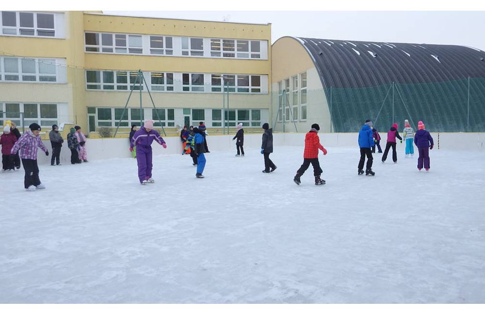 Ďalšia základná škola v Žiline má klzisko, žiaci ZŠ Karpatská korčuľujú cez telesnú výchovu