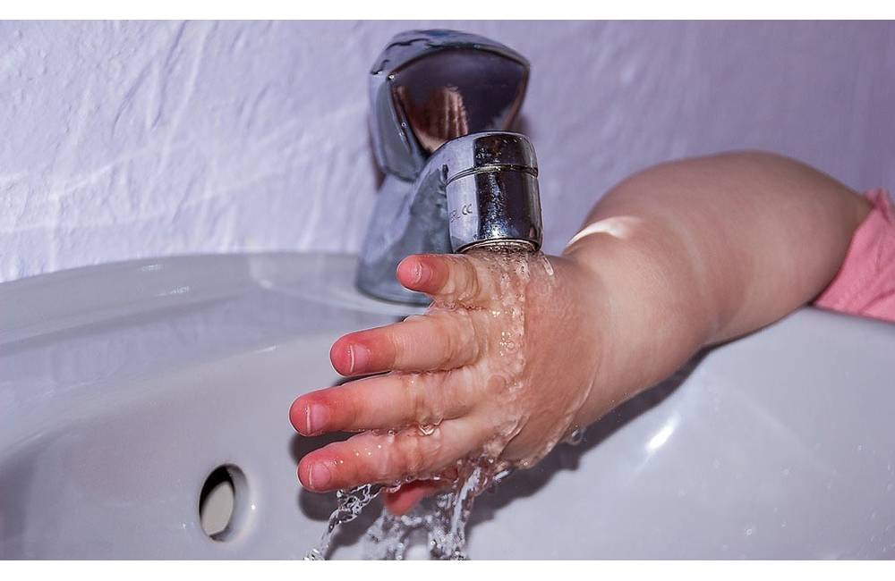 AKTUÁLNE: V obciach Varín, Gbeľany a Nededza sa neodporúča piť vodu z vodovodu