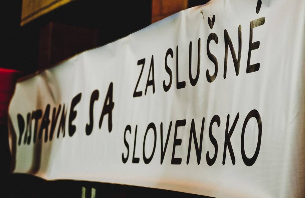 Kompletné prejavy rečníkov na štvrtkovom zhromaždení Za slušné Slovensko v Žiline