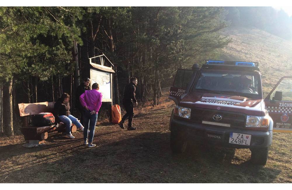 Horskí záchranári pomáhali 25-ročnej turistke, ktorá si pri rozhľadni nad Strečnom poranila nohu