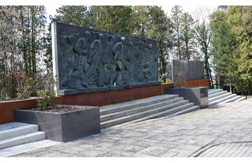 Ruské veľvyslanectvo darovalo Žiline pamätné tabule s menami padlých vojakov na cintoríne na Bôriku