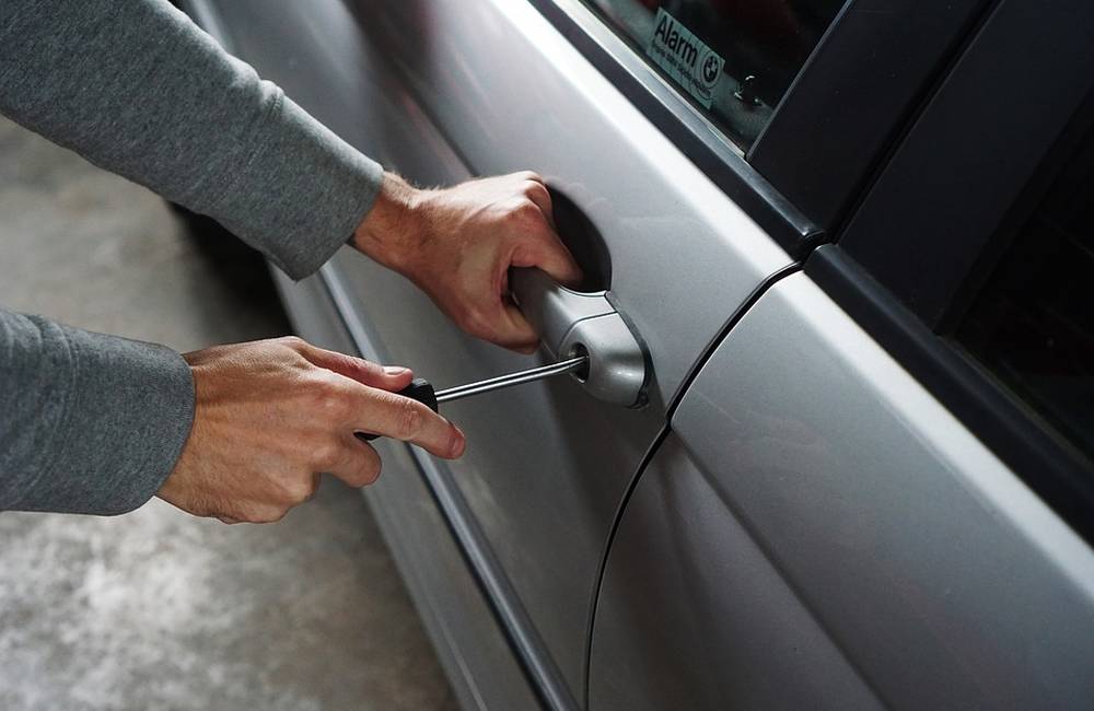ROZHOVOR: Ako sa dá účinne zabezpečiť auto proti krádeži?