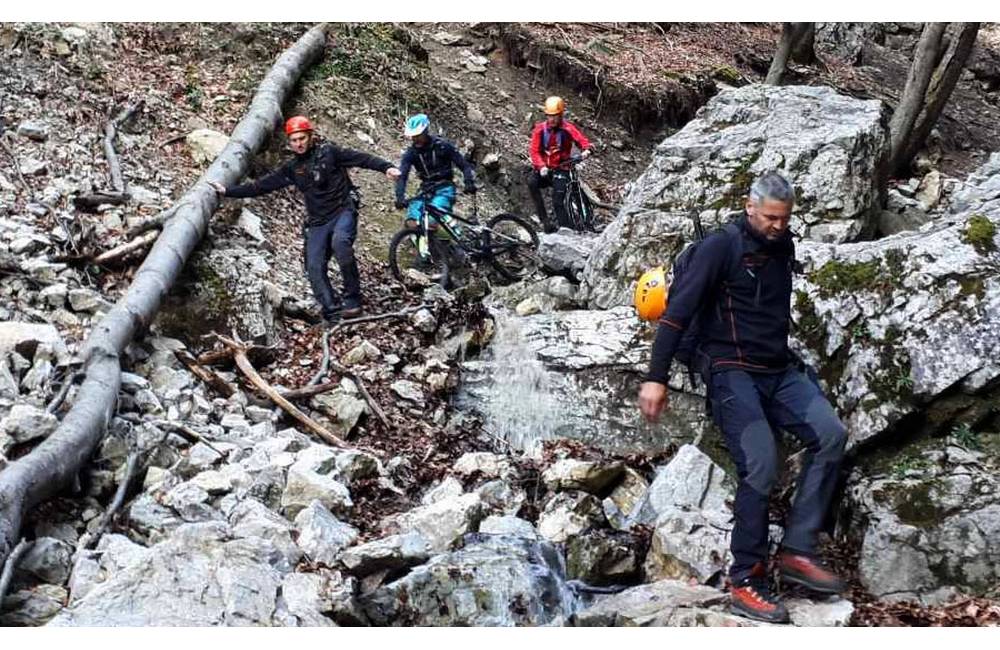 Horskí záchranári pomáhali v stredu dvom cyklistom v Malej Fatre, ktorí nevedeli ďalej pokračovať