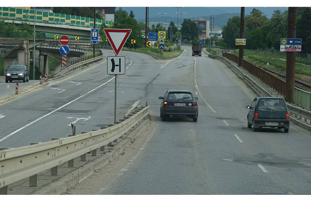 Slovenská správa ciest plánuje v najbližších týždňoch opraviť poškodenú cestu v okolí Rondla