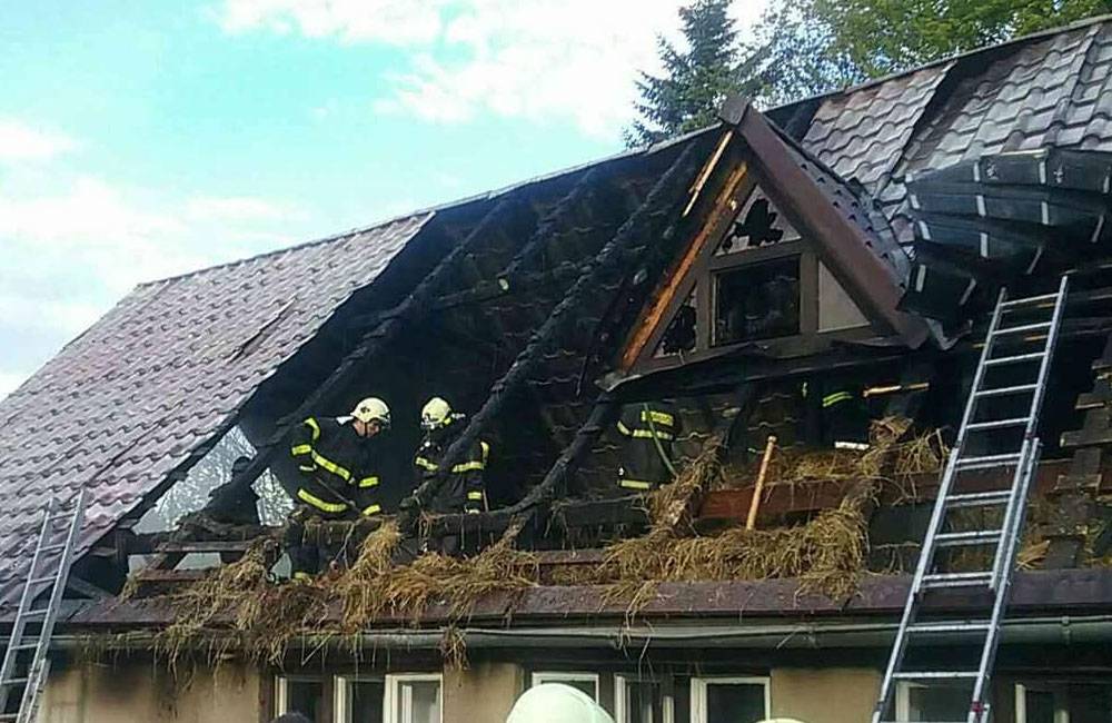 Foto: FOTO: Pri požiari na Kysuciach zasahovalo tridsať hasičov, predbežná škoda je viac než 200-tisíc eur