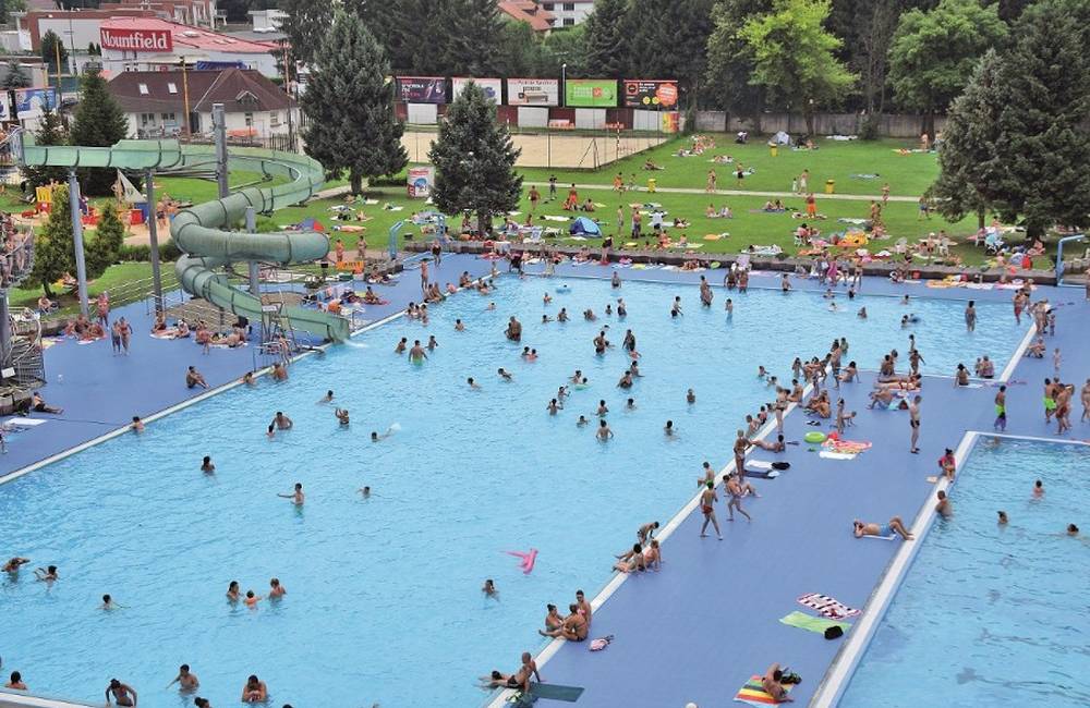 Mestská krytá plaváreň postupne otvorí od budúceho víkendu vonkajšie bazény