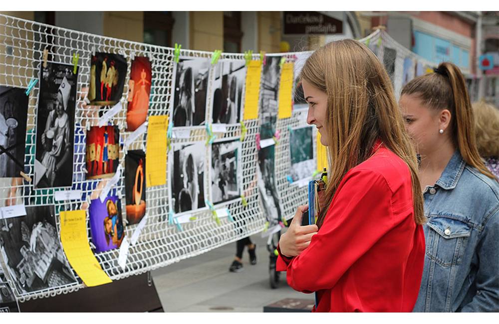 Národnú ulicu lemovali fotografie na sieťach, na Letný fotofest Žilina sa prihlásilo 20 autorov