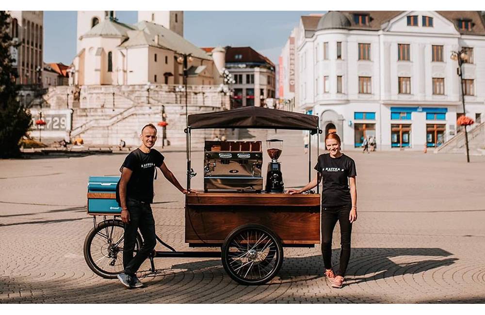Foto: KAFFKA: Prvá pojazdná kaviareň na Hlinkovom námestí v Žiline chce priniesť pohodu a kvalitnú službu
