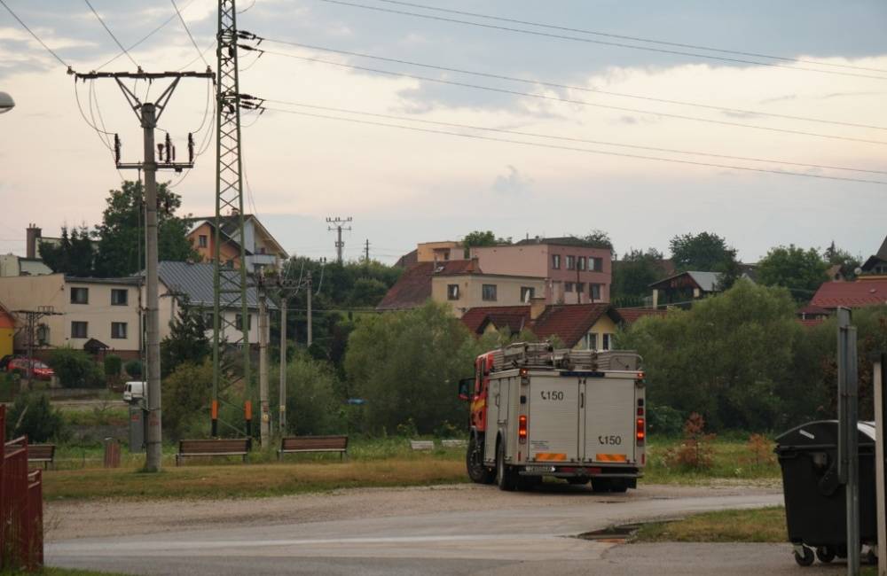 AKTUÁLNE: Niektoré domácnosti v Žiline a okolí sú bez elektriny, v Trnovom malo horieť na stĺpe