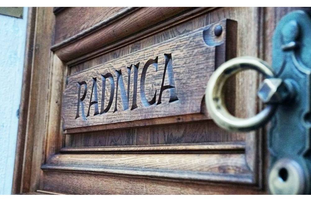  Mesto Žilina si na usporiadanie vzťahov so žilinským podnikateľom prenajalo služby advokátov