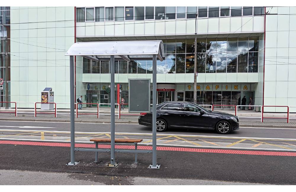 Mini autobusovú zastávku oproti Auparku vymenia za prístrešok štandardných rozmerov