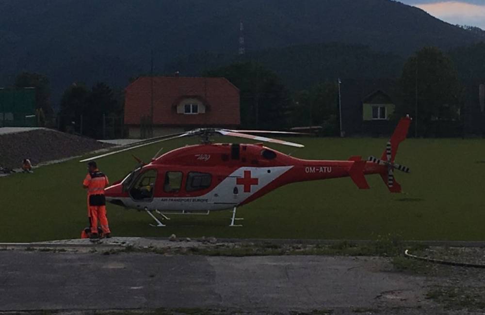 Foto: V obci Lietava spadol pri prácach na dome 38-ročný muž, zasahovali leteckí záchranári