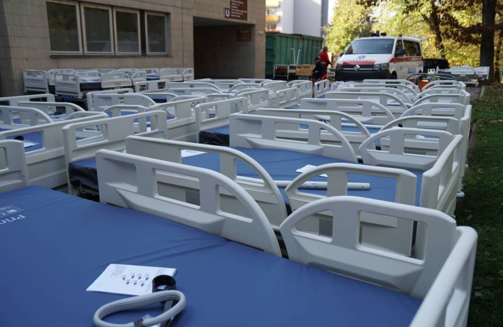 FOTO: Do nemocnice v Žiline už vozia nové postele, vymenia ich viac ako 500