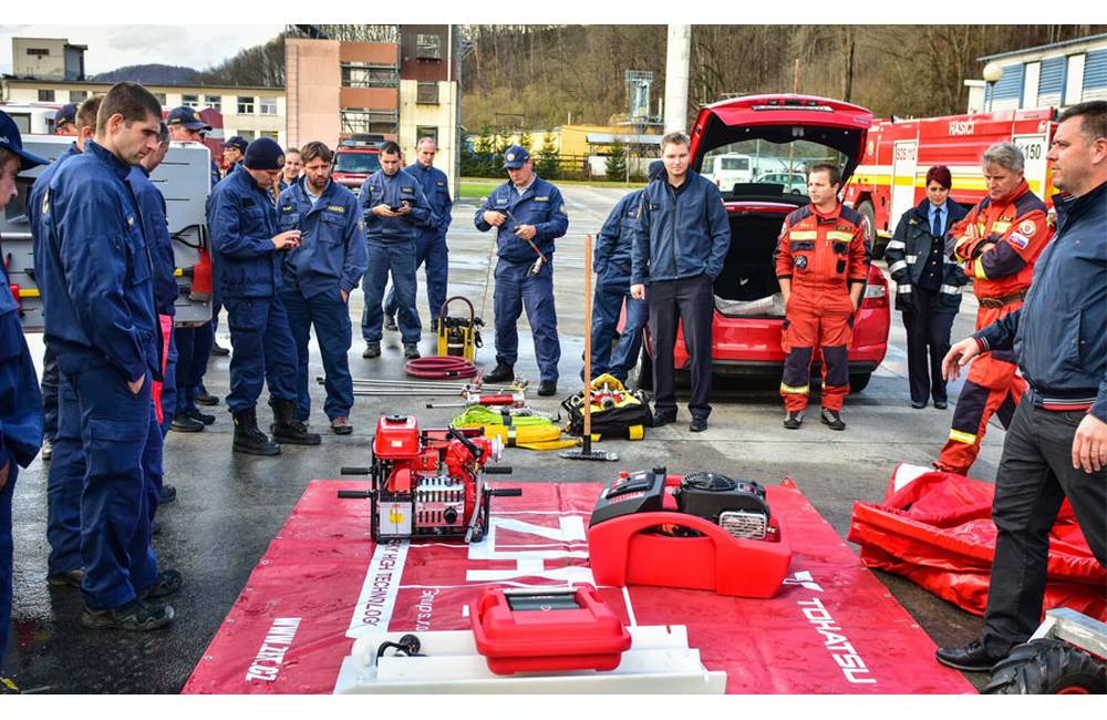 FOTO: Českí hasiči prezentovali v Žiline nové trendy efektívneho hasenia požiarov