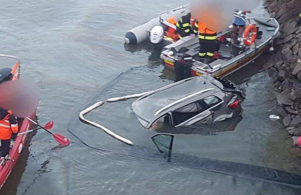 AKTUÁLNE: Dopravná nehoda na Orave má tragický koniec, vodič pád do priehrady neprežil