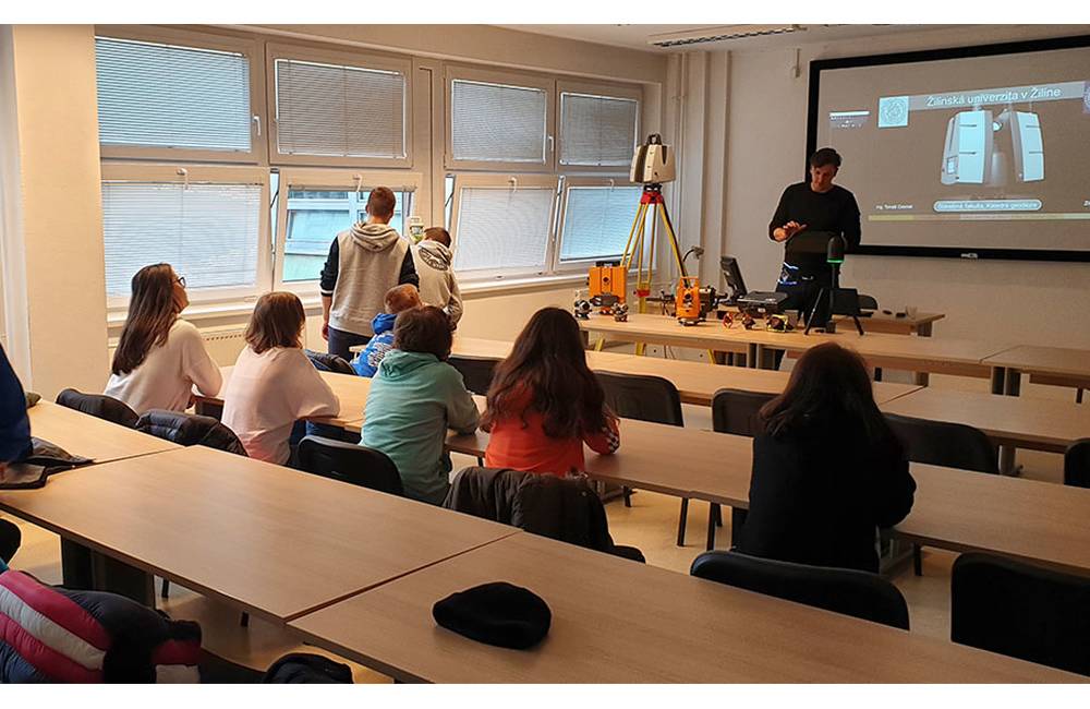Pedagógovia v Žiline prepojili úrovne vzdelávania, žiakom ZŠ Karpatská prednášali pracovníci UNIZA