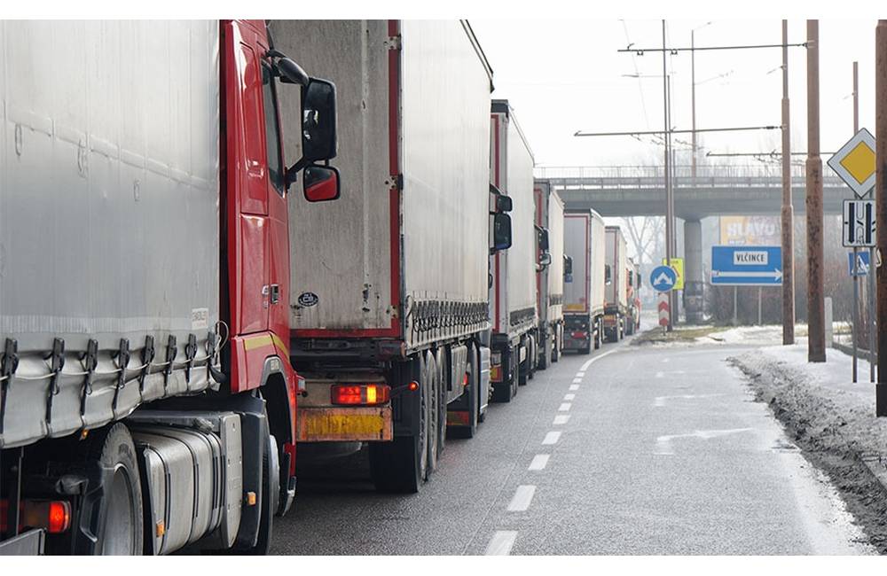 AKTUÁLNE: V utorok ráno pokračuje ostrý štrajk kamionistov, blokovaná bude aj Žilina
