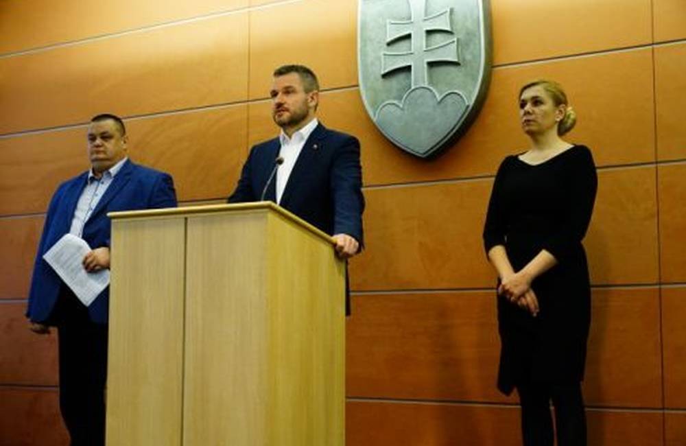 Premiér plánuje vyhlásiť na Slovensku mimoriadnu situáciu, v hre je zatvorenie škôl