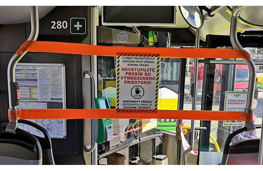 Dopravný podnik mesta Žiliny obmedzil prístup cestujúcich do prednej časti autobusov a trolejbusov