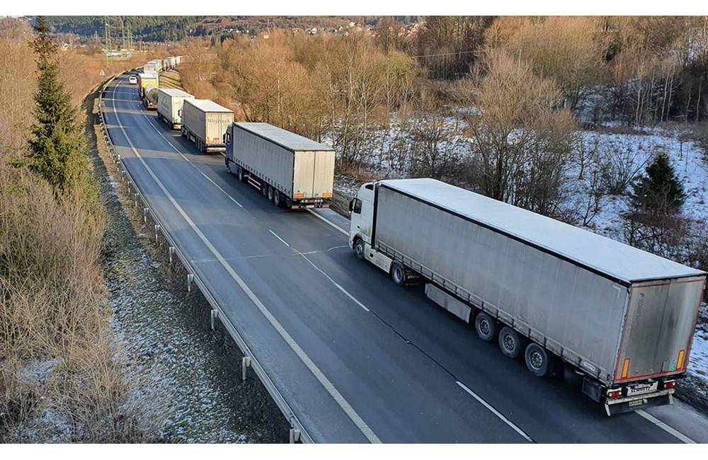 Kamióny majú povolený prejazd cez Slovensko aj nasledujúce dve nedele