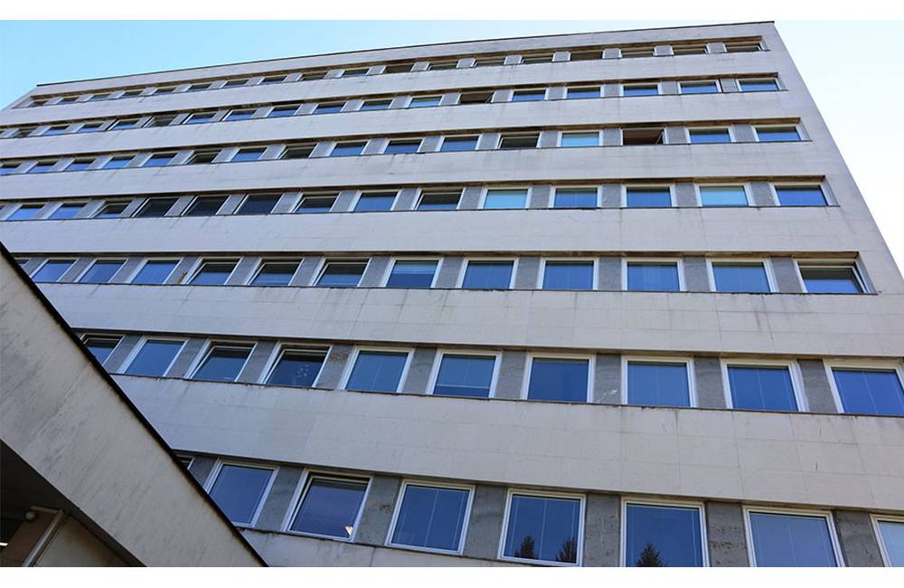 Na dvoch budovách v žilinskej nemocnici úspešne dokončili výmenu takmer 200 okien