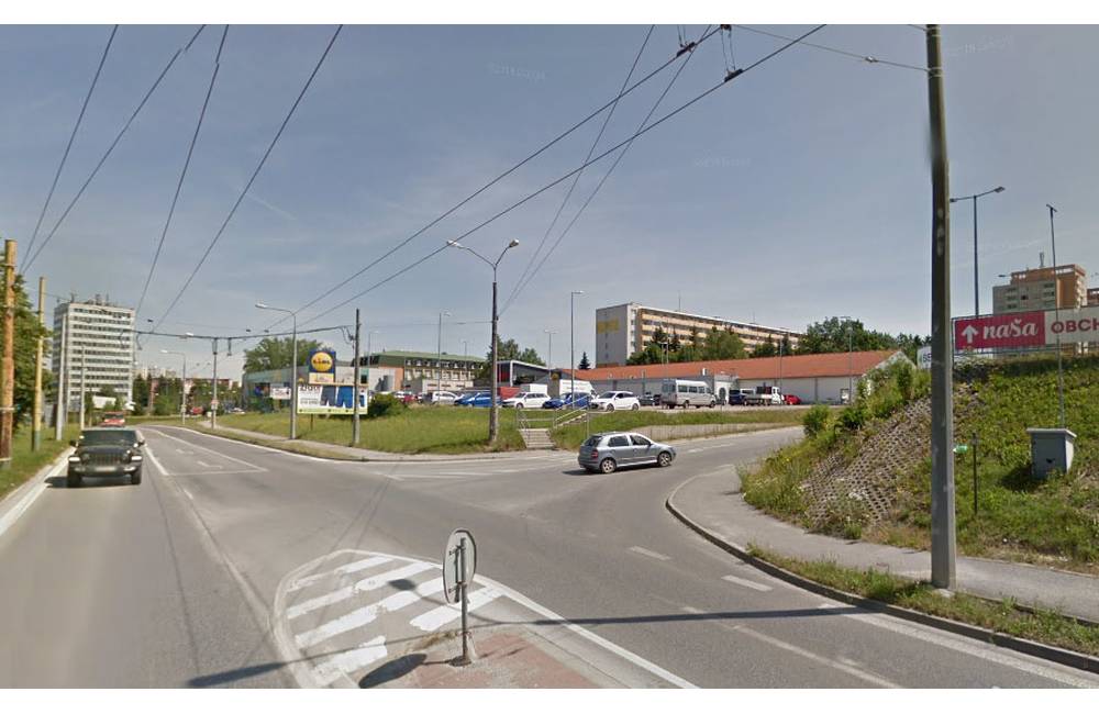 Križovatku ulice Obvodová s výjazdom predajne TESCO rozšíria, pribudnú aj semafory