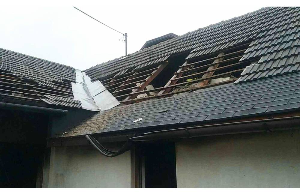 Pri požiari rodinného domu v Kysuckom Lieskovci sa zranili dve osoby