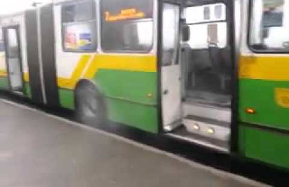AKTUÁLNE: Z trolejbusu č.7 sa začalo dymiť, cestujúci museli vystúpiť
