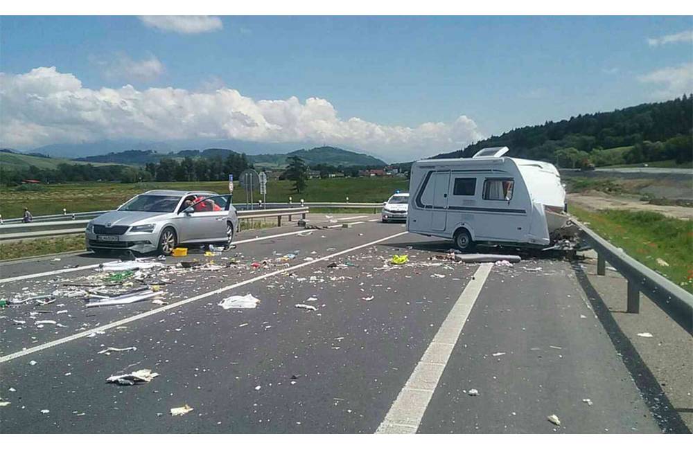 Foto: AKTUÁLNE: Pri Ružomberku došlo k tragickej nehode, cesta prvej triedy je uzavretá