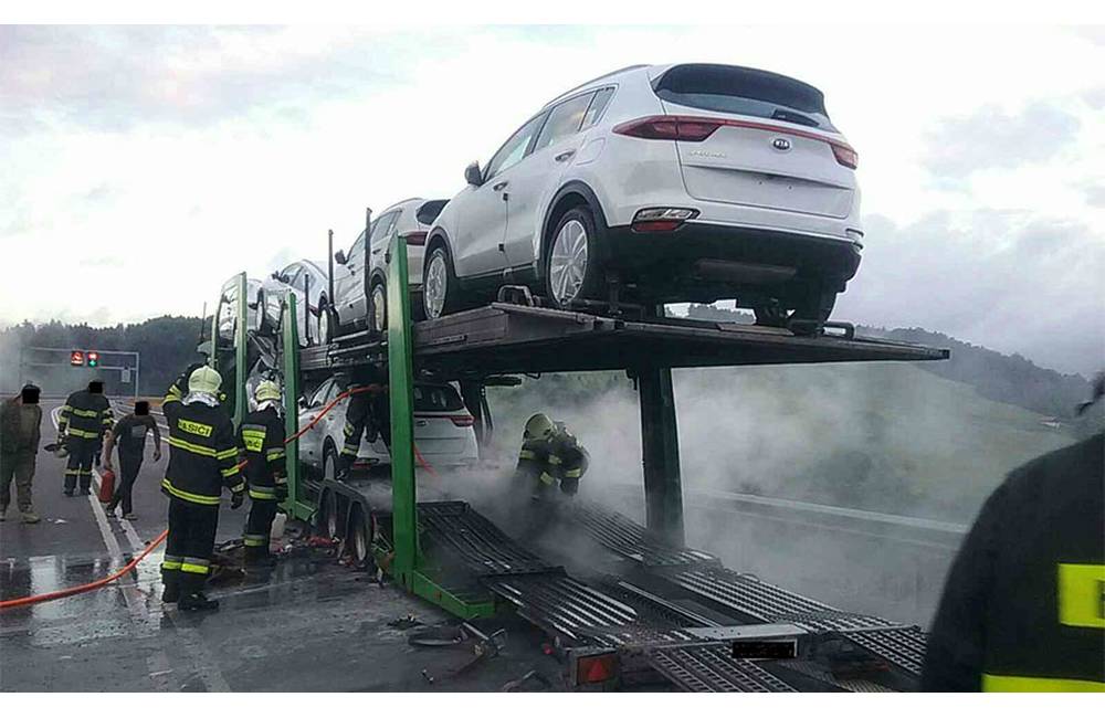 Na diaľnici D3 na Kysuciach horel kamión, duchaprítomný vodič uchránil majetok v tisícoch eur