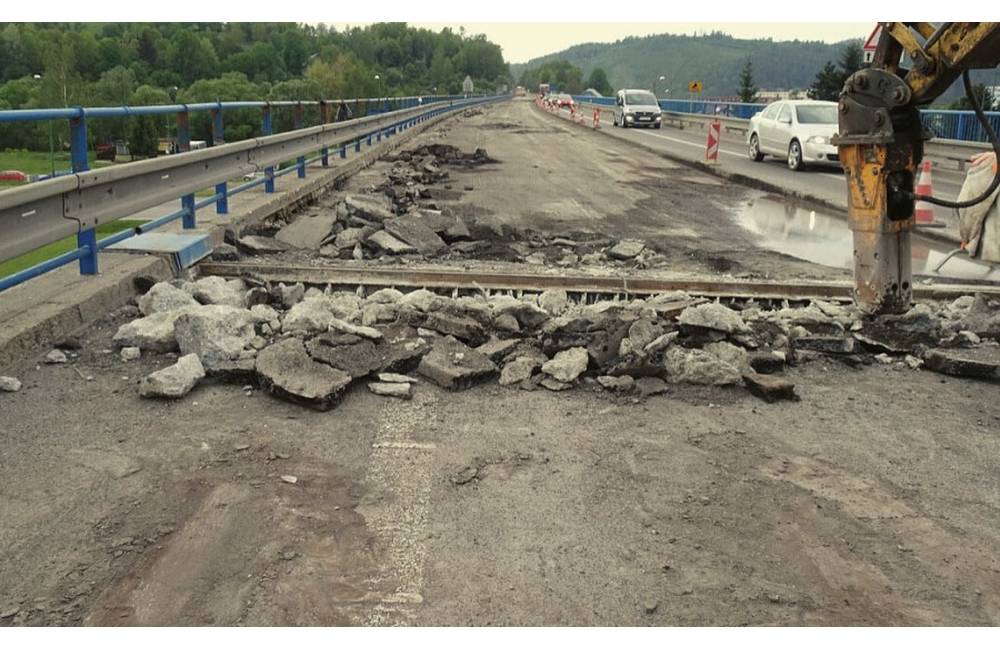 Rekonštrukcia mosta v Krásne nad Kysucou ide podľa plánu, ukončená bude v októbri
