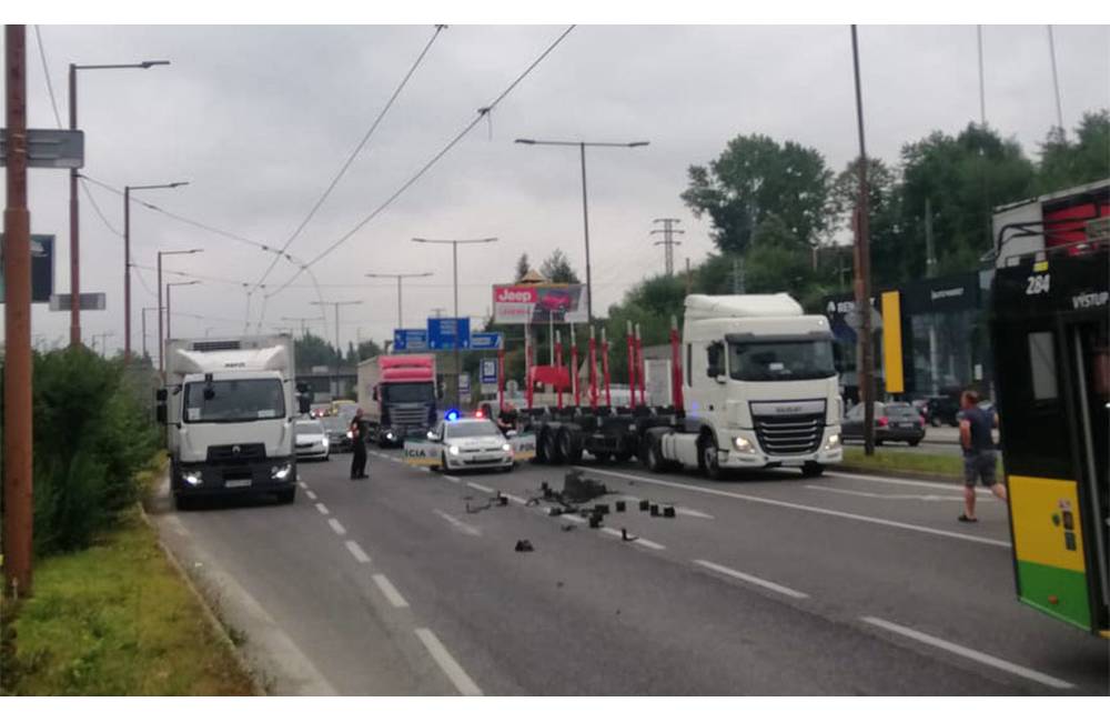 AKTUÁLNE: Na Košickej ulici došlo k poškodeniu trakčného vedenia, trolejbusové linky presmerovali