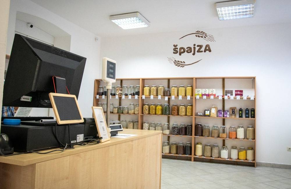 V Žiline založili bezobalový obchod špajZA: Pri ukladaní tovaru využívame aj skúsenosti z Tetrisu
