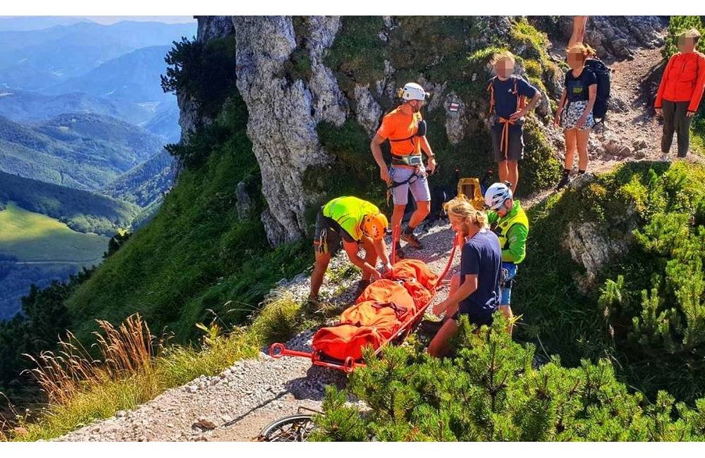 Horskí záchranári prišli na pomoc 20-ročnej českej turistke, ktorá sa zranila na Veľkom Rozsutci