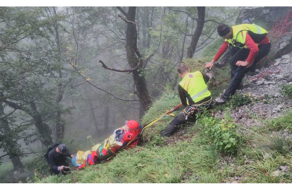 Slovenský turista pri výstupe na Kľak zle odbočil, šmykol sa a padal 15 metrov skalným terénom